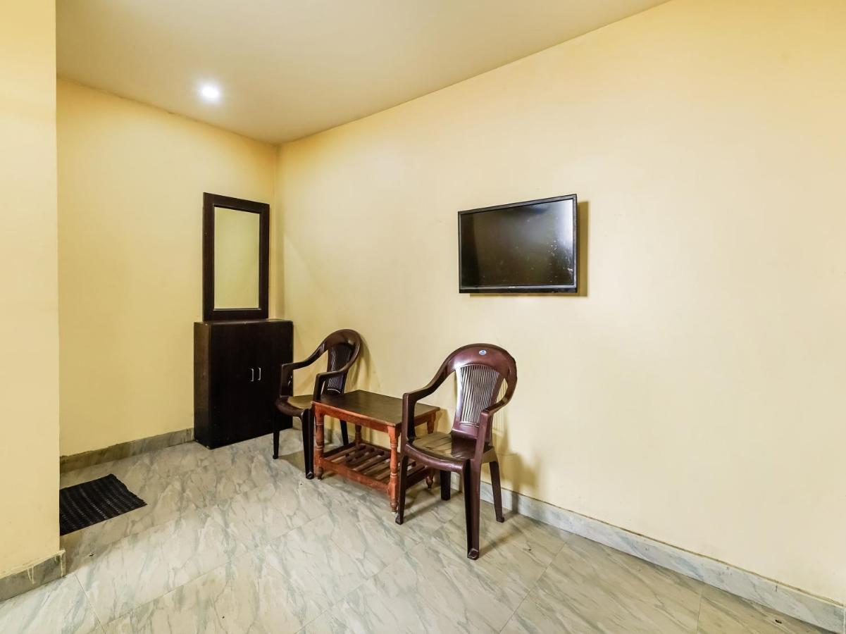 Oyo 84039 Tirumala Grand Rājahmundry Dış mekan fotoğraf