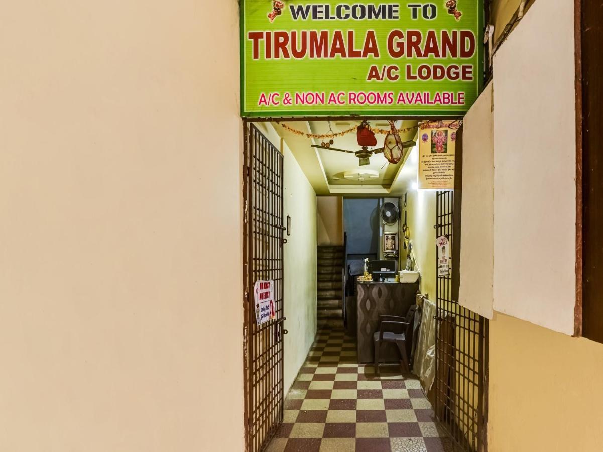 Oyo 84039 Tirumala Grand Rājahmundry Dış mekan fotoğraf